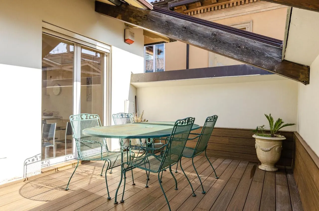 Rizzoli Terrace Apartment Болонья 0*,