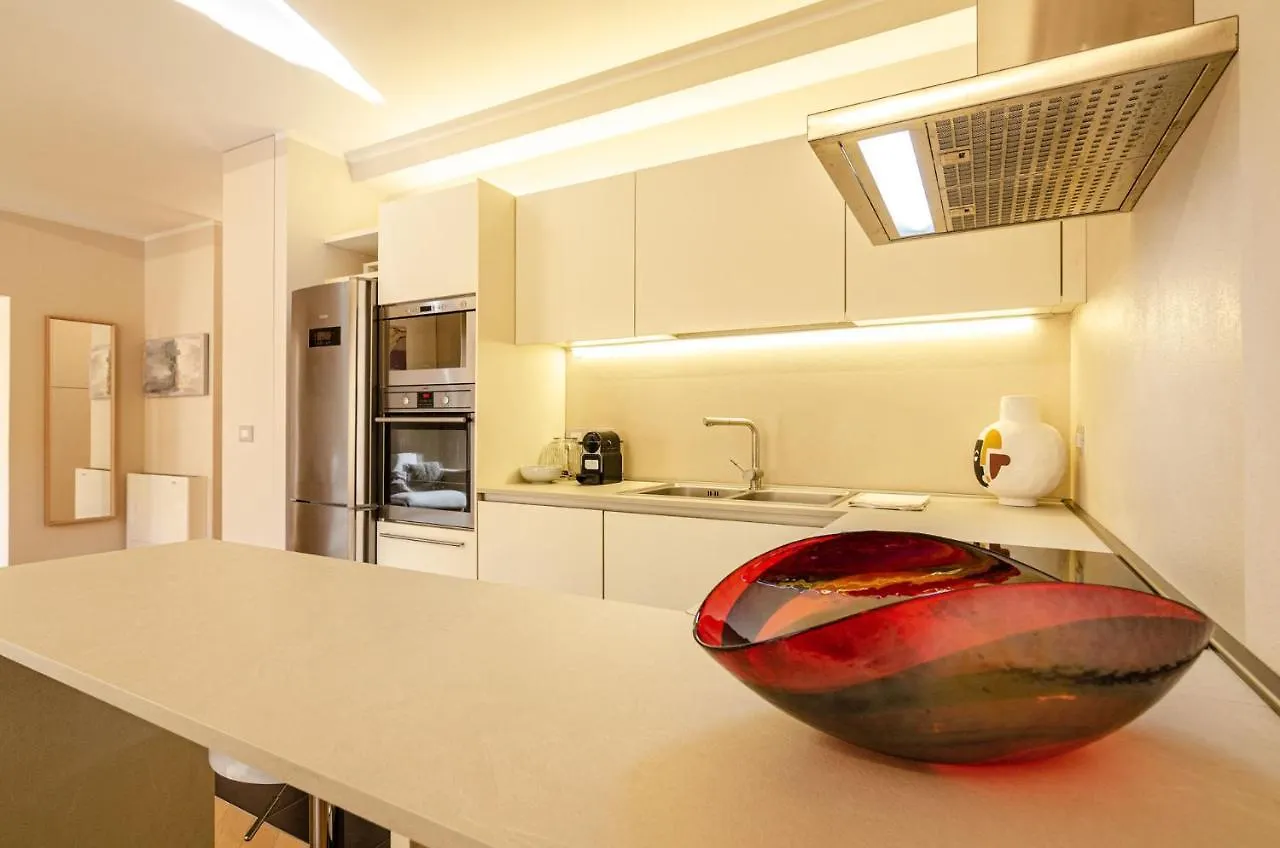Rizzoli Terrace Apartment Болонья Италия