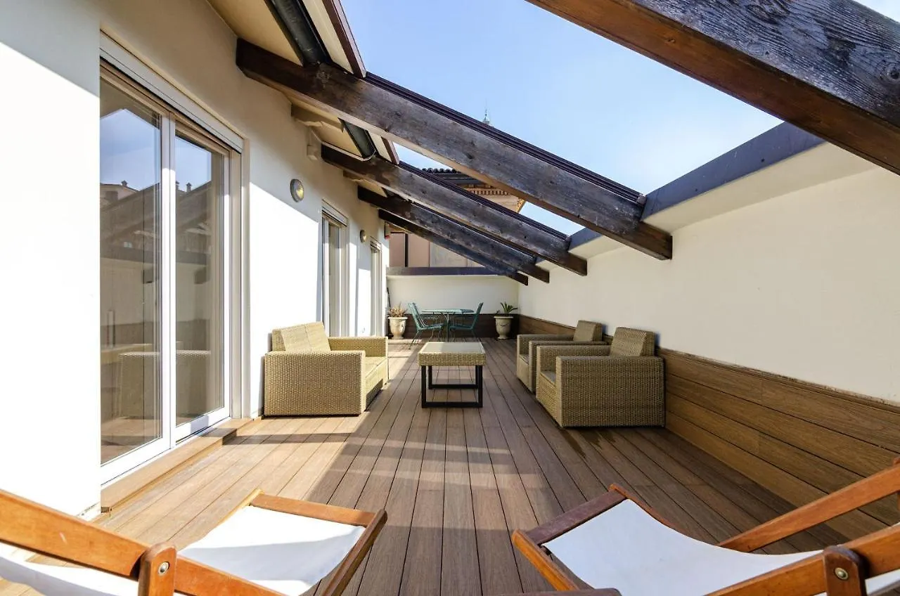 Rizzoli Terrace Apartment Болонья Италия