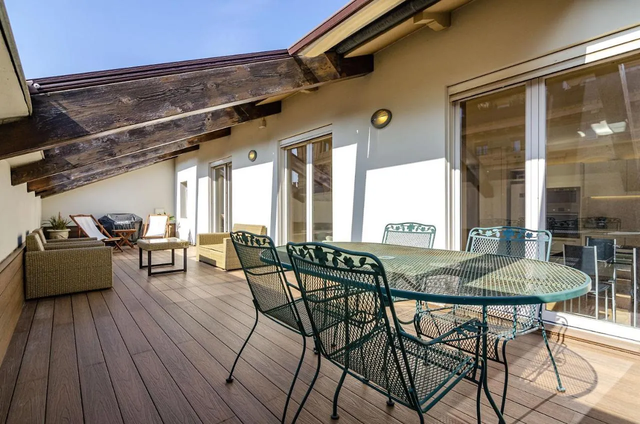 Rizzoli Terrace Apartment Болонья 0*,